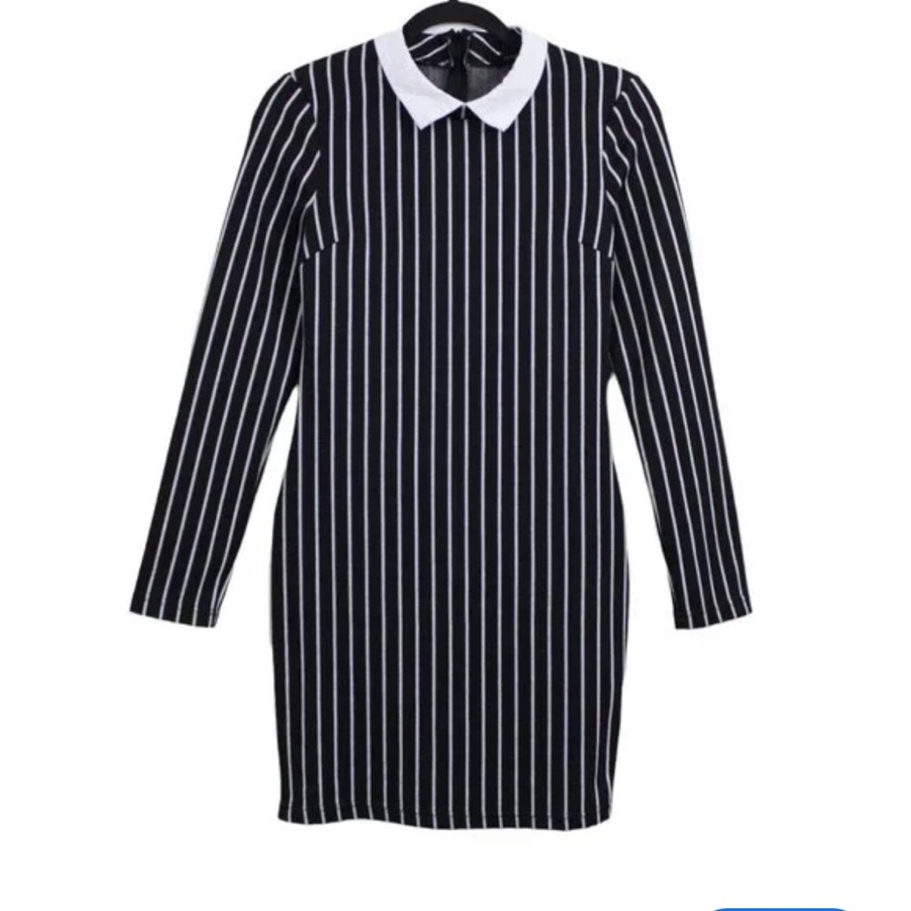 Revamped
Black White Pinstripe Collared Dress M
Wednesday Addams Goth - Picture 5 of 15